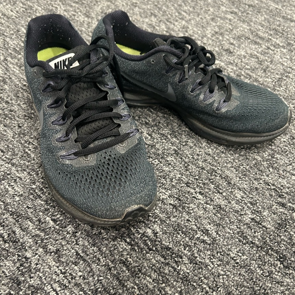 Nike Women's Black Athletic Shoes